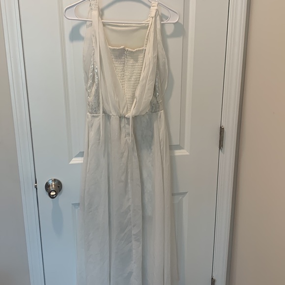 a white dress - Picture 2 of 4